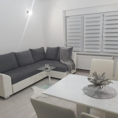 Apartman Kristina - Self Check In & Check Out Otočac Zewnętrze zdjęcie
