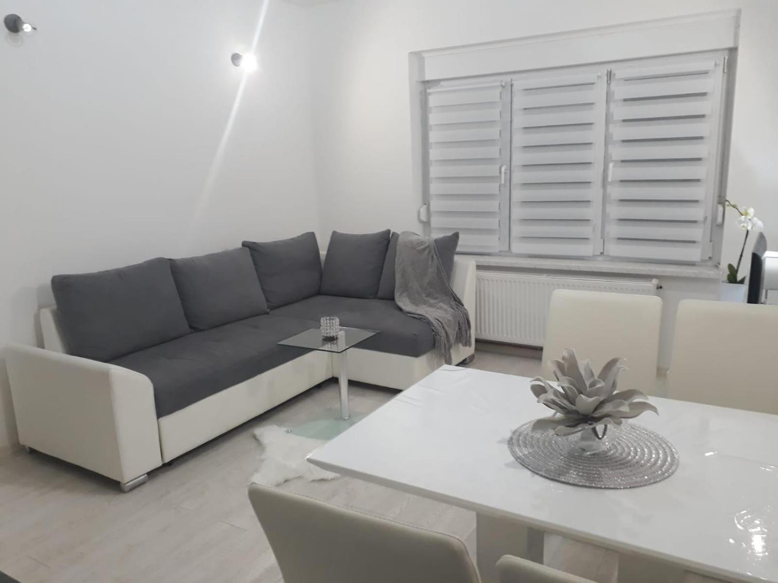 Apartman Kristina - Self Check In & Check Out Otočac Zewnętrze zdjęcie
