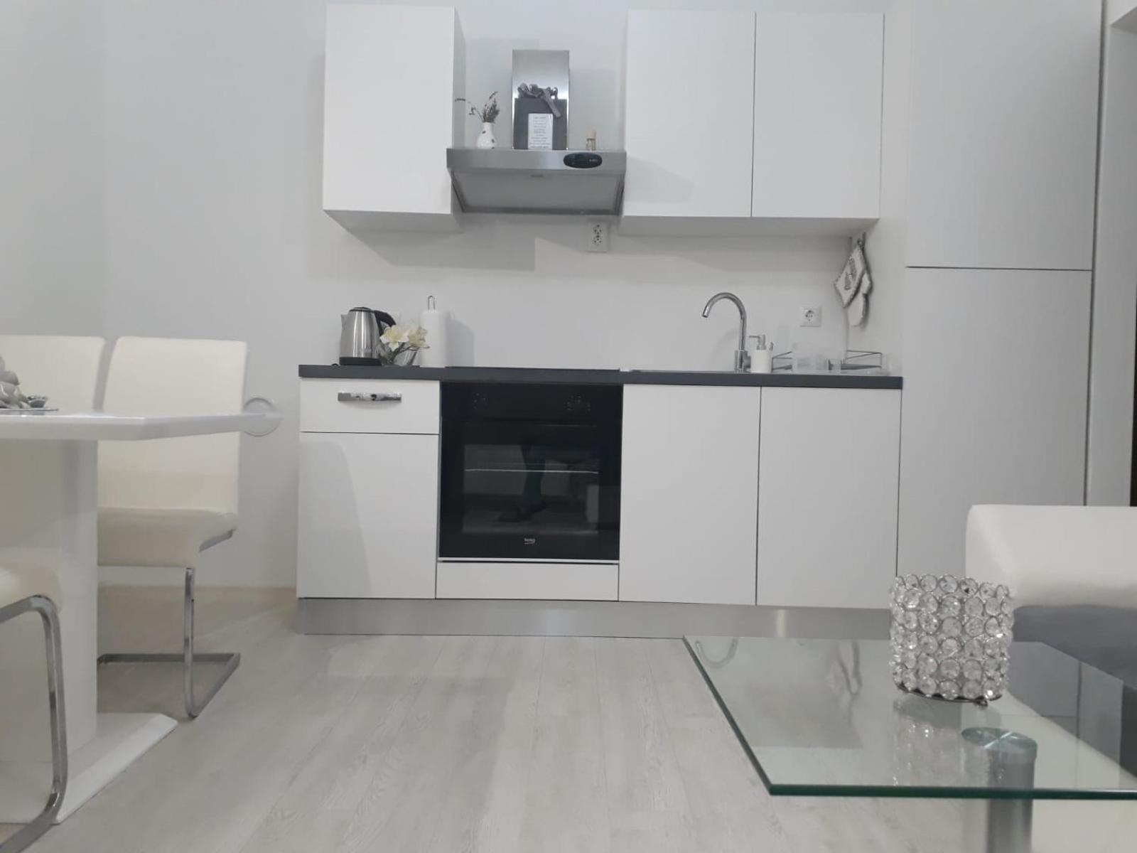 Apartman Kristina - Self Check In & Check Out Otočac Zewnętrze zdjęcie