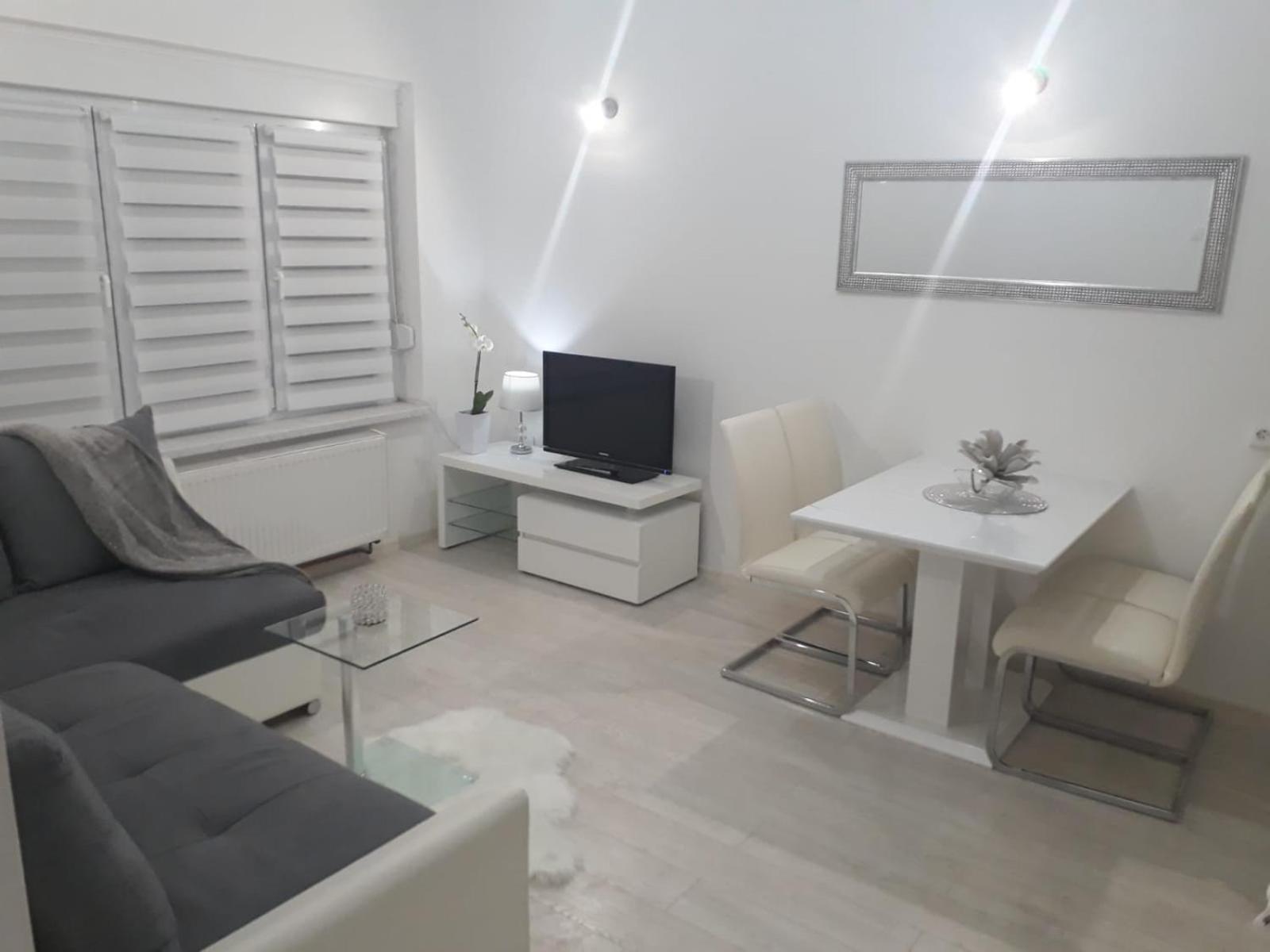 Apartman Kristina - Self Check In & Check Out Otočac Zewnętrze zdjęcie